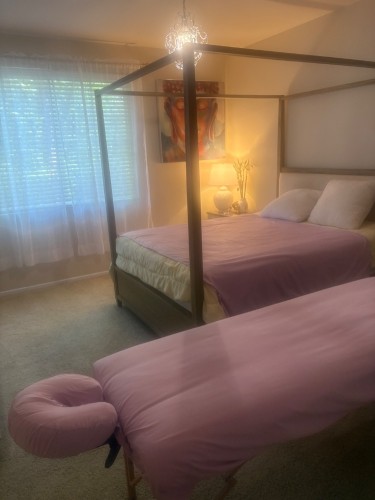 (818)527-8692 is Blackand offers nuru massages, asian massage, bodyrubs in Los angeles and available for incall on rubrankings Thick brown skin beauty 
Private upscale incall I’m located in Woodland Hills area 
Massage table 
Massage oil /  Prostate Massage/peg
Full Body full service 
Toys play also available 
Clean nice safe location 
It’s my private apartment fyi/ shower available 
150$ one hour
250$ two hour